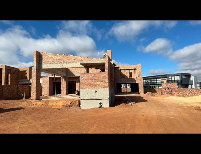 4 BEDROOM HOUSE FOR SALE IN MIDSTREAM HEIGHTS